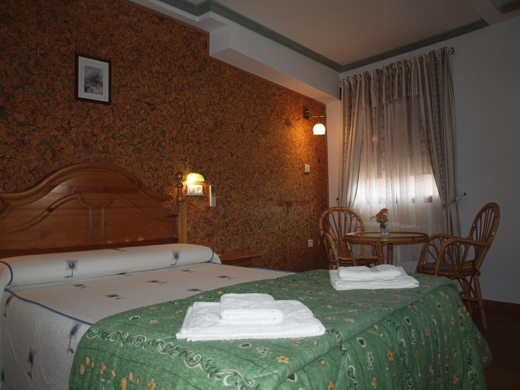 Hostal Yuste ガルガンタ・ラ・オジャ エクステリア 写真