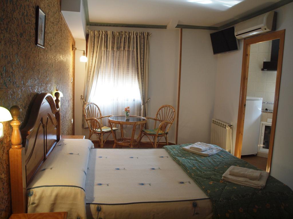 Hostal Yuste ガルガンタ・ラ・オジャ エクステリア 写真