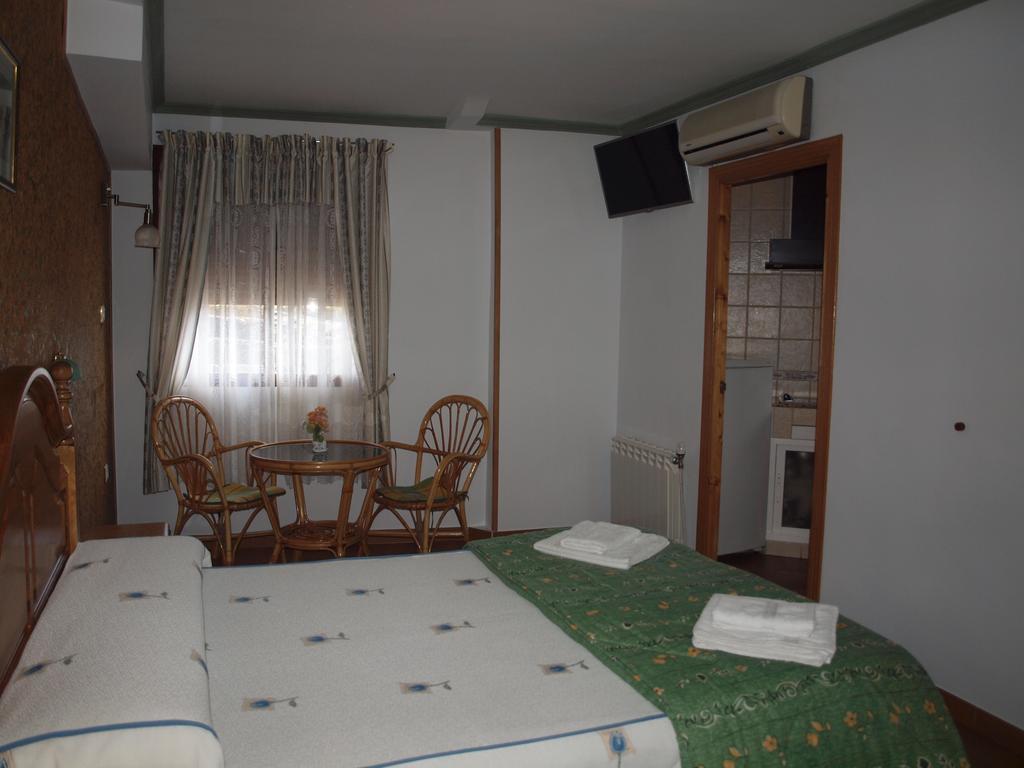Hostal Yuste ガルガンタ・ラ・オジャ エクステリア 写真